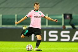 Miralem Pjanic: Nhường ghế dự bị lại cho Busquets đấy