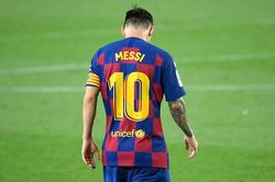 Barcelona: Hít thở bình thường nào Messi