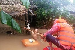 Hà Tĩnh hỗ trợ nhân dân bị thiệt hại bão lũ