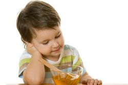 Bà mẹ bất cẩn khiến bé gái 10 ngày tuổi tử vong vì mật ong