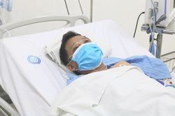Tài xế 46 tuổi lên cơn nhồi máu cơ tim khi đang lái xe đưa học sinh đến trường