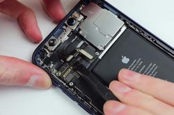 iPhone 12 không thể sửa chữa ở các cửa hàng ngoài Apple?