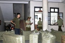 Hà Giang: Thu giữ khối lượng lớn hoa cúc sấy khô không rõ nguồn gốc