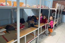 Lo sạt lở đe dọa, dân Trà Leng được sơ tán trước bão số 10