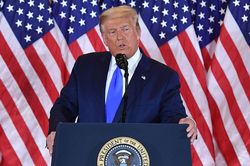 'Ông Trump thực ra đang ở cửa trên'