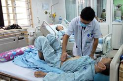 Nguy kịch vì ngộ độc chất cấm trong thuốc nam không rõ nguồn gốc