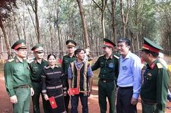 Hội thi thợ giỏi khai thác mủ cao su trên vùng biên giới Gia Lai