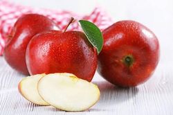 Đừng bổ táo để ăn, đem luộc lấy nước bạn sẽ thấy bất ngờ