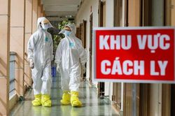 Hà Nội: 2 nhân viên khách sạn trở thành F1 vì đổi tiền, nghe điện thoại hộ chuyên gia Israel mắc Covid-19