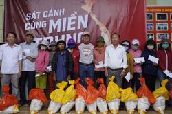 Nhãn hàng Bia Việt chung sức cùng miền Trung vượt qua khó khăn