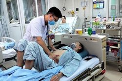 Người đàn ông nguy kịch sau khi vô tình uống thuốc nam có chứa chất cấm