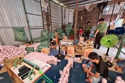 Bắt quả tang cơ sở sang chiết, làm giả nhiều loại nước tẩy rửa quy mô 'khủng'