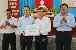 Nhiều việc làm thiết thực sẻ chia khó khăn cùng đồng bào miền Trung