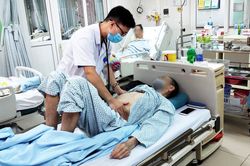 Cảnh báo: Uống thuốc nam trị tiểu đường chứa chất cấm, người đàn ông 56 tuổi phải cấp cứu