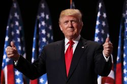 Tổng thống Trump tin mình 'chắc thắng' vì có bùa may mắn