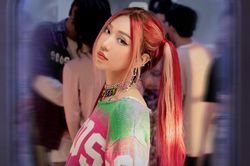 Min tung teaser photo cho ca khúc mới làm nhiều bạn trẻ 'giật mình'