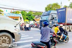 Cần giới hạn giờ xe tải chạy trên đường Bùi Hữu Nghĩa