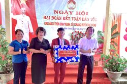 Phó Chủ tịch UBND tỉnh Gia Lai Đỗ Tiến Đông dự Ngày hội Đại đoàn kết toàn dân tộc thôn Bình Thanh
