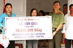 Công an tỉnh Sóc Trăng bàn giao nhà tình thương 19/8