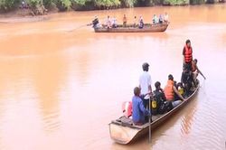 Đi thả cá phóng sinh bị lật thuyền, 2 người chết đuối thương tâm