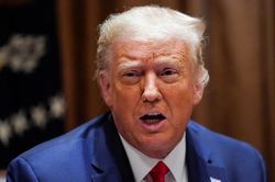 Tổng thống Trump tuyên bố giành chiến thắng trên nhiều bang chiến địa