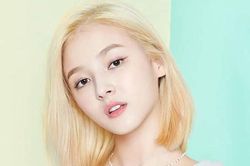 Khổ như làm idol K-Pop: Một phản ứng bình thường của cơ thể cũng có thể tạo ra tranh cãi