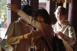 Phạm Băng Băng né tránh ống kính