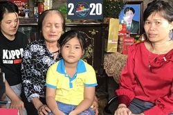 Cô bé 8 tuổi khát khao hơi ấm cha mẹ