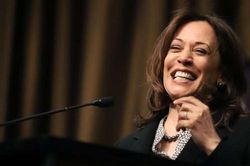 Kamala Harris: 'Bông sen' được Joe Biden tin tưởng trở thành nữ Phó Tổng thống đầu tiên của Hoa Kỳ