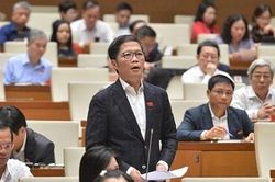 Bộ trưởng Bộ Công thương tranh luận các vấn đề về dự án thủy điện với ĐBQH