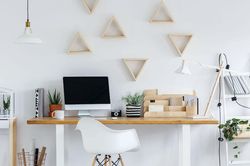 Vài chiêu đơn giản mà hữu dụng hô biến góc làm việc của bạn đẹp như trên Pinterest
