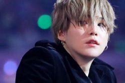 ARMY bất ngờ nhận tin buồn về SUGA trước thềm BTS comeback với album 'BE'