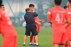 Sao trẻ Viettel bị 'nắn gân' ngày đầu tập luyện cùng U22 Việt Nam
