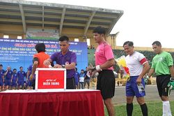 Người quan sát: Trả nợ cho đời
