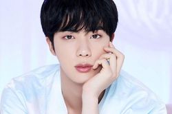 Jin BTS hóa công tử trắng hồng trong ảnh quảng bá 'BE'