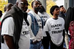 Nam giới da màu đảng Dân chủ ủng hộ ông Trump đạt mức cao kỷ lục