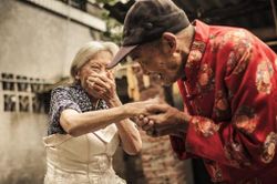 Sai lầm khi thể hiện cái xấu trước người thân nhưng lại bao dung, kiên nhẫn với kẻ lạ