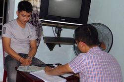Dùng video người phụ nữ vào nhà nghỉ với người lạ để đe dọa tống tiền