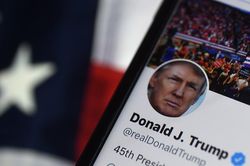 Ông Donald Trump có thể bị xóa tài khoản Twitter nếu thua cuộc bầu cử Tổng thống Mỹ