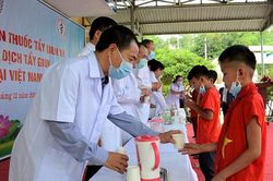 Điện Biên: Tiếp nhận 75.000 viên thuốc tẩy giun cho học sinh tiểu học