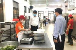 Quyết ngăn thực phẩm ''ba không'' vào trường học