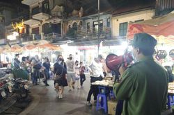 Hà Nội: Người không đeo khẩu trang không được vào phố đi bộ