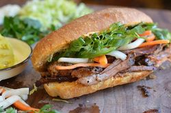 Làm bánh mì thịt nướng như ngoài tiệm