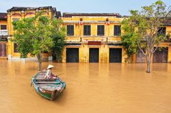 Phố cổ Hội An lại ngập sâu hơn 1 m