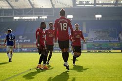ĐIỂM NHẤN Everton 1-3 MU: Bruno Fernandes rực sáng. Solskjaer tạm thời được cứu