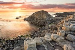 Tàn tích của người khổng lồ ở Ireland 'bản sao' Ghềnh Đá Đĩa Phú Yên