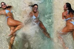 Vanessa Hudgens nóng bỏng 'nảy lửa' với áo tắm nhỏ xíu