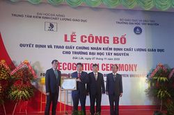 Đại học lớn nhất Tây Nguyên được trao chứng nhận kiểm định chất lượng