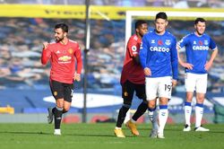 Bruno Fernandes rực sáng, MU thắng 'rửa mặt'