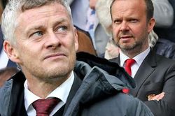 Lãnh đạo MU mới đáng bị sa thải, chứ không phải Solskjaer